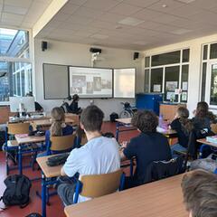Inspirativní beseda s Adamem Kratochvílem: Žáci 7. B debatovali o životě s tělesným znevýhodněním